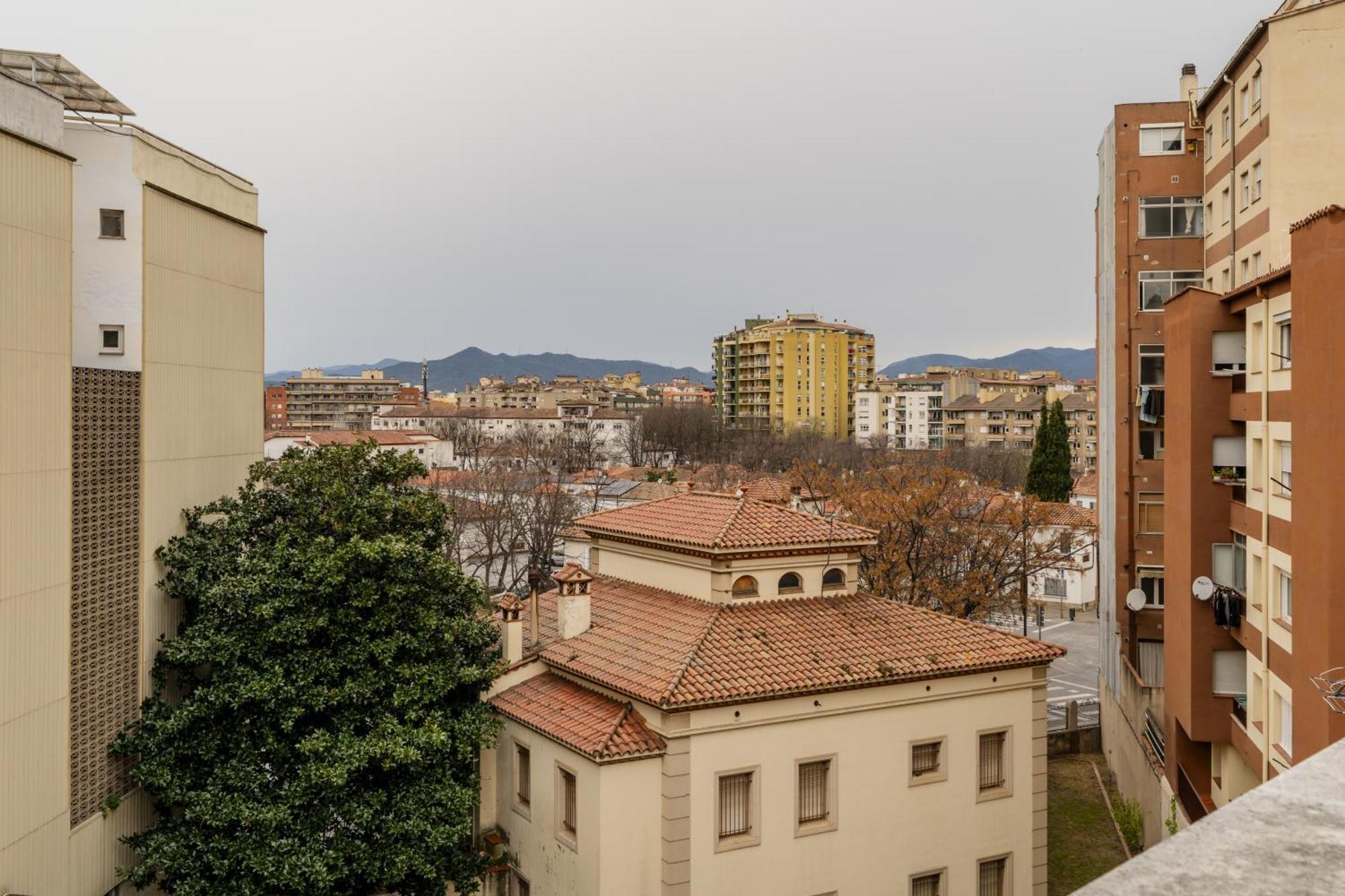 Apartamento Con Dos Grandes Terrazas En ชีโรนา ภายนอก รูปภาพ